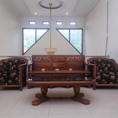 Urbanview Hotel Pondok Anggun Yogyakarta By Reddoorz Maguwo Exterior foto