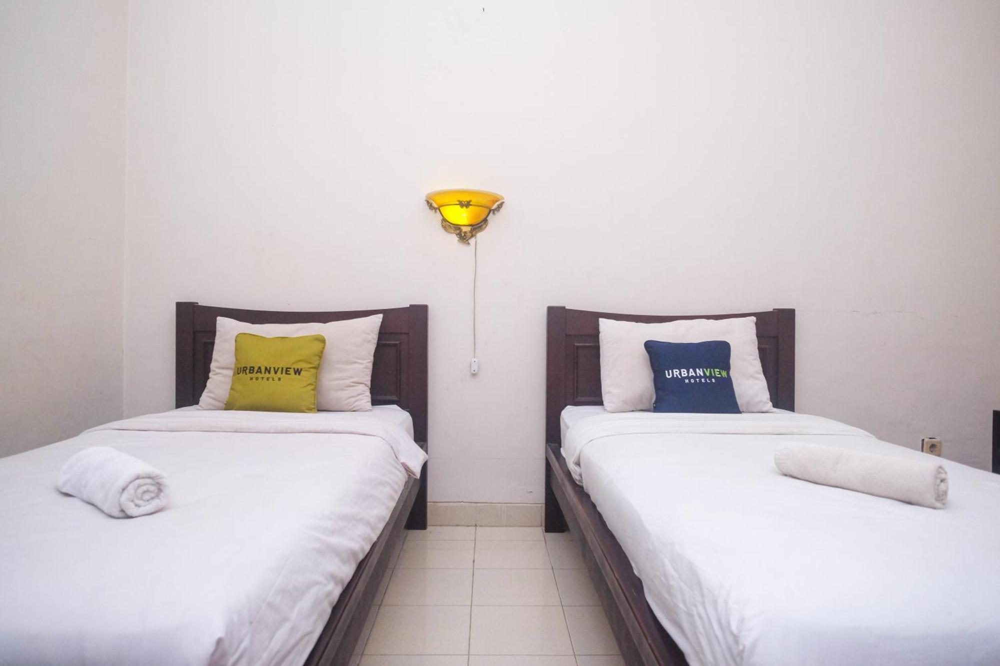Urbanview Hotel Pondok Anggun Yogyakarta By Reddoorz Maguwo Exterior foto