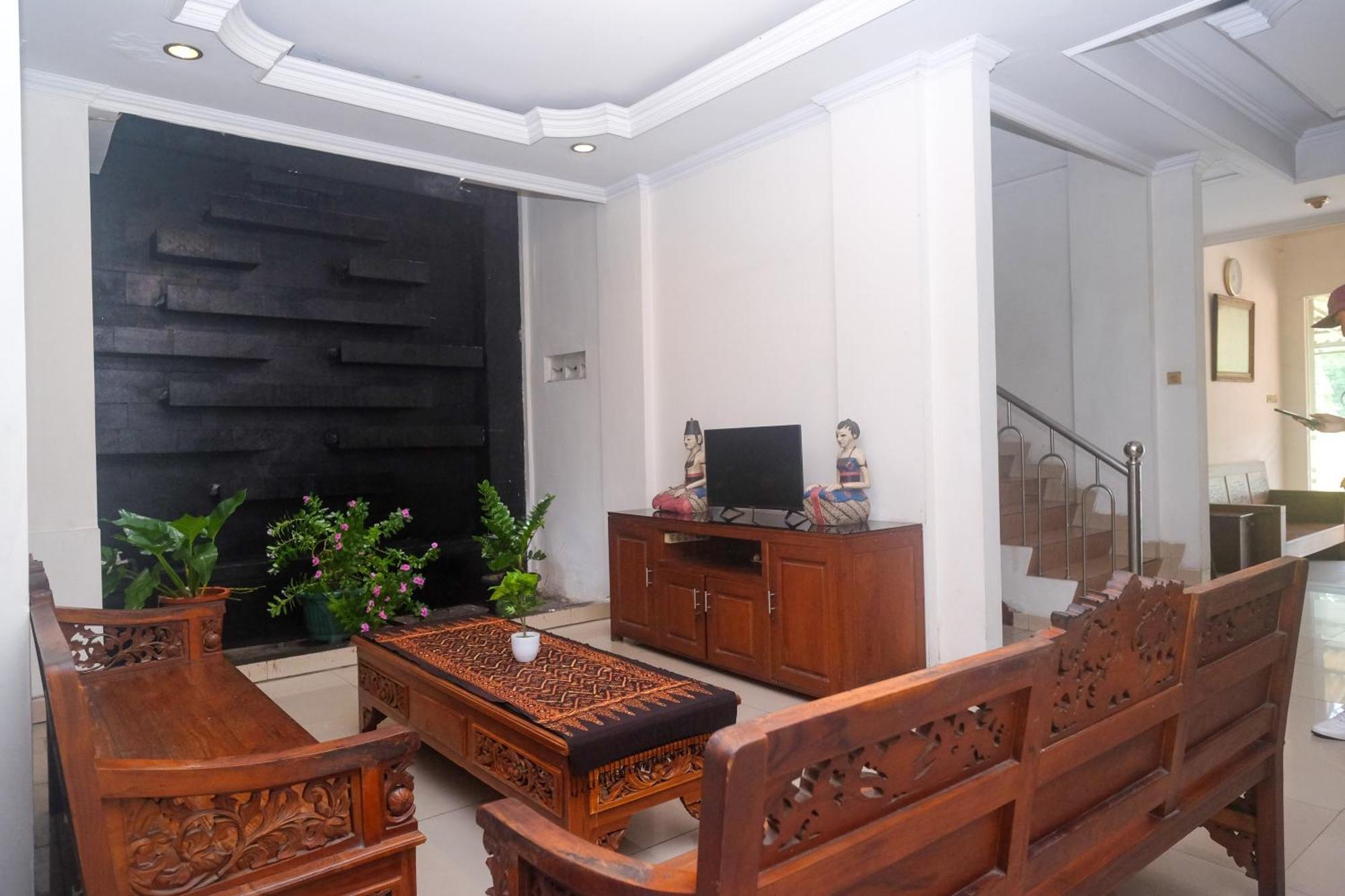 Urbanview Hotel Pondok Anggun Yogyakarta By Reddoorz Maguwo Exterior foto