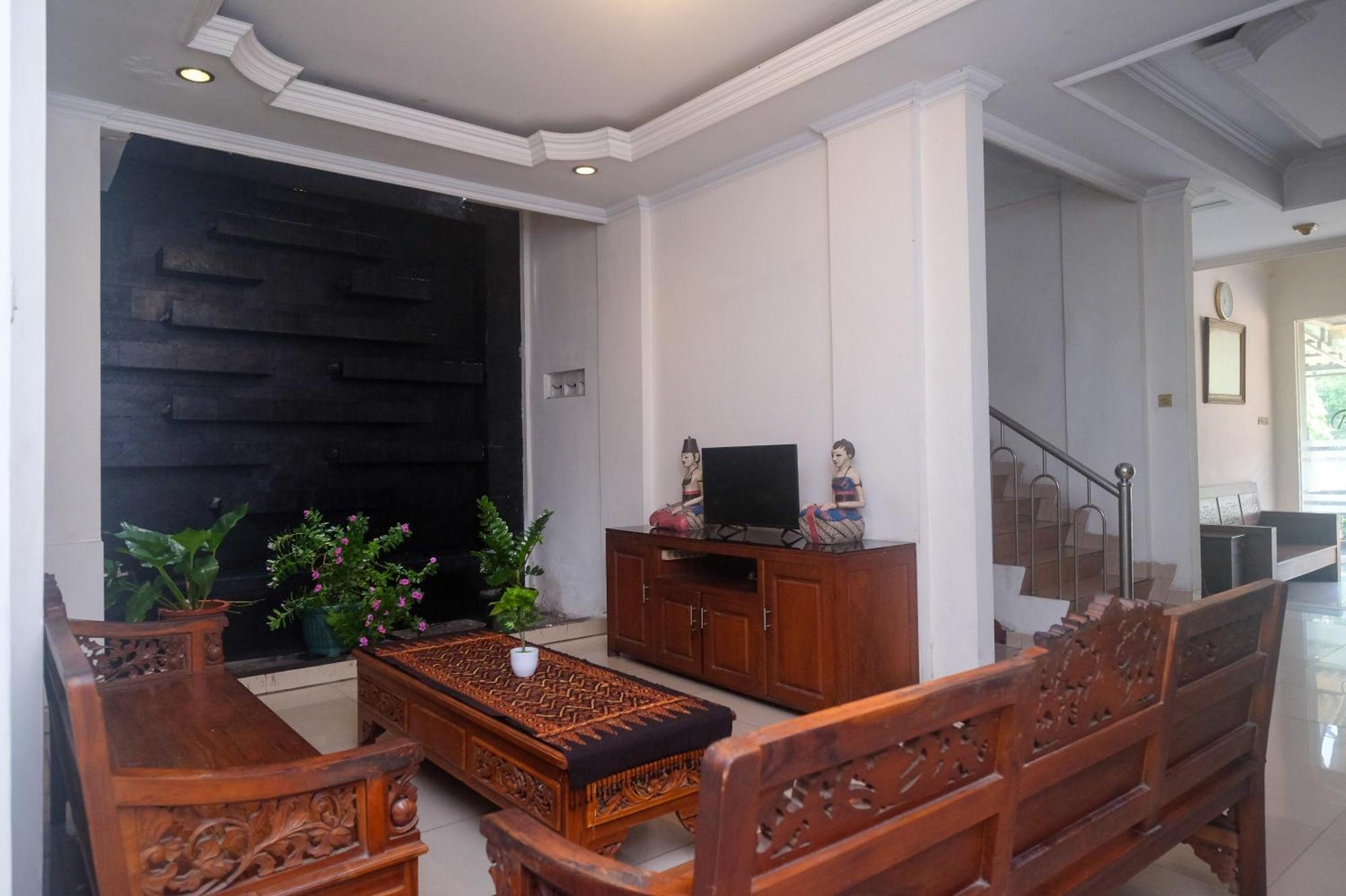 Urbanview Hotel Pondok Anggun Yogyakarta By Reddoorz Maguwo Exterior foto